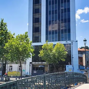 verificați disponibilitatea
