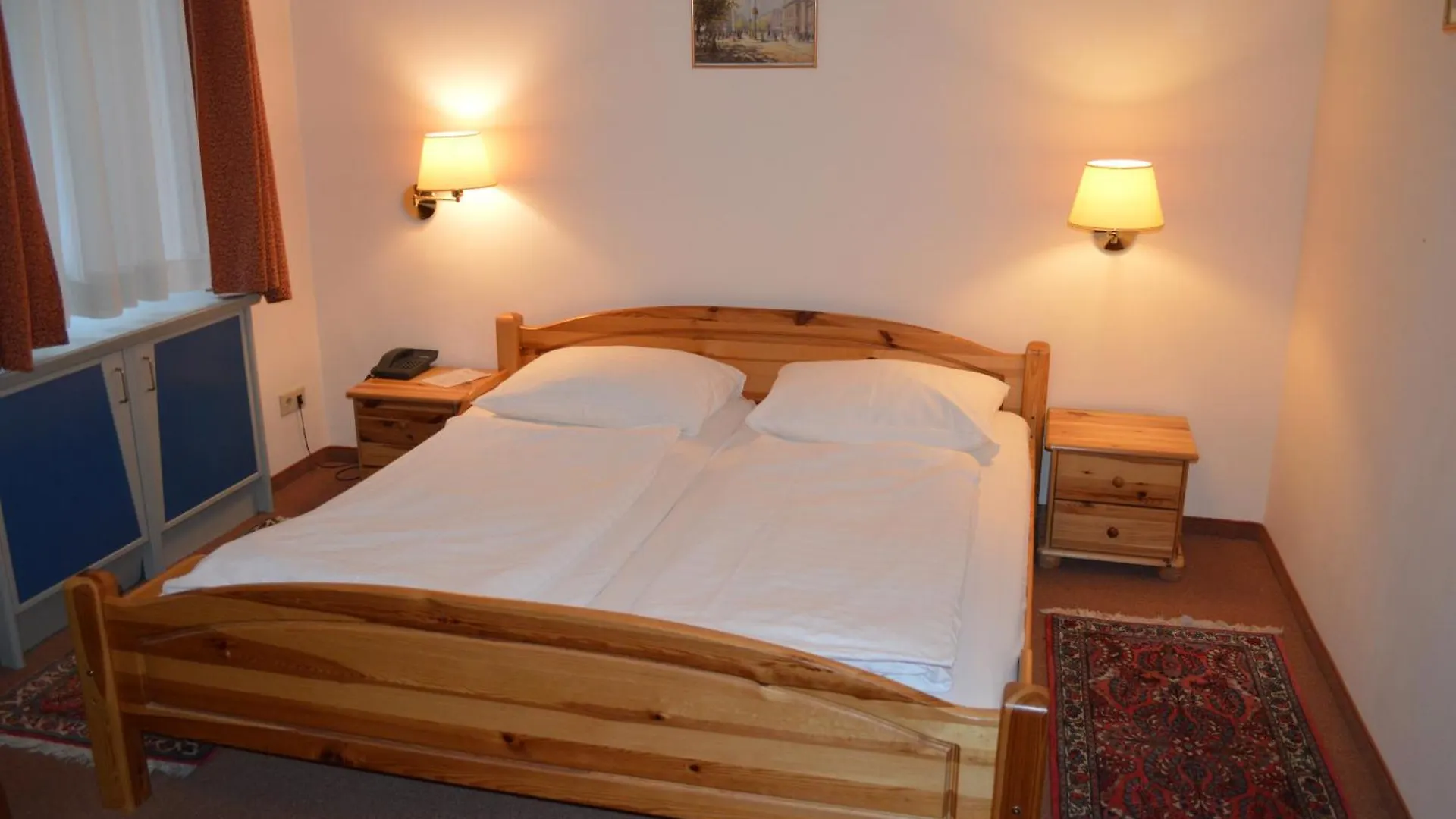 Hotel Pension Walzerstadt Vienna 3*,